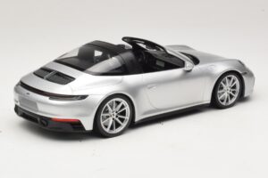 Porsche 911 992 Targa 4 GTS Srebrn Minichamps 1:18 WAP0211460RTRG Kovina – slika 2 od 6