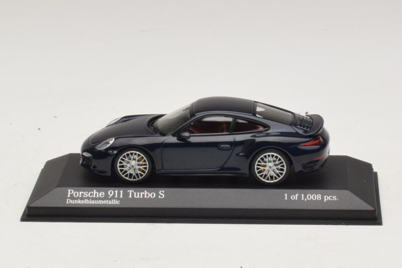 Porsche 911 996 Modra Kovinska Minichamps 1:43 Porsche 911 996 Modra Kovinska Minichamps 1:43 400061180 Kovina