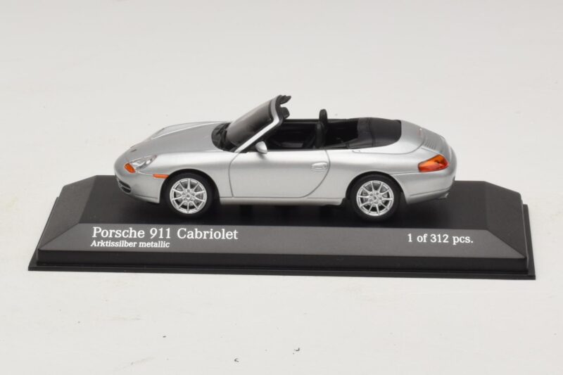 Porsche 911 996 Kabriolet Srebrna Kovinska Minichamps 1:43 400061091 Kovina