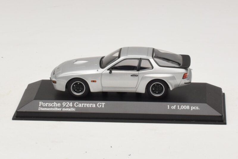 Porsche 924 Carrera GT Srebrn Minichamps 1:43 400066121 Kovina