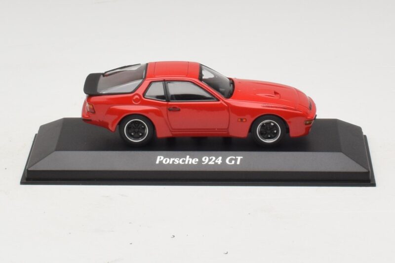 Porsche 924 GT Rdeč Maxichamps 1:43 Porsche 924 GT Rdeč Maxichamps 1:43 940066120 Kovina
