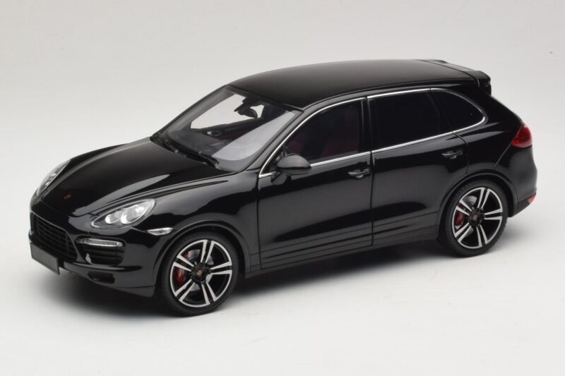 Porsche Cayenne Turbo S 92A Črna Kovinska Minichamps 1:18 110062100 Kovina