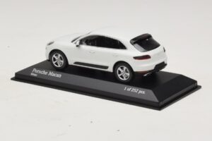 Porsche Macan 95B Bel Minichamps 1:43 410062601 Kovina – slika 3 od 4