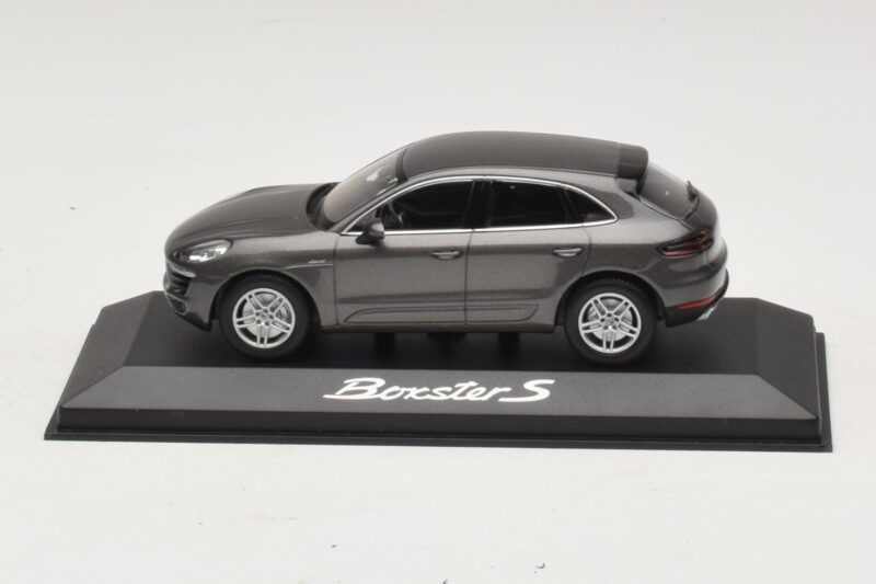 Porsche Macan S Diesel 95B Bronasta Metalik Minichamps 1:43 Porsche Macan S Diesel 95B Bronasta Metalik Minichamps 1:43 WAP0201510E Kovina