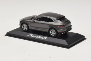 Porsche Macan S Diesel 95B Bronasta Metalik Minichamps 1:43 WAP0201510E Kovina – slika 3 od 4