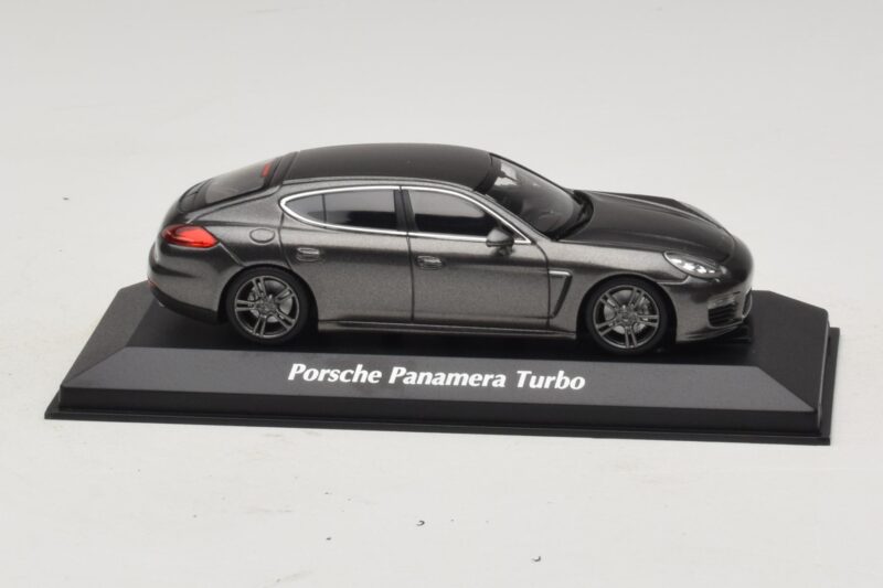 Porsche Panamera 970 Turbo Siva Metalik Maxichamps 1:43 940062371 Kovina