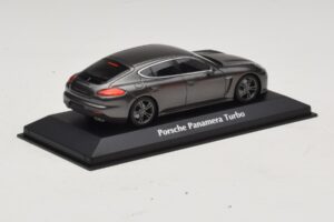 Porsche Panamera 970 Turbo Siva Metalik Maxichamps 1:43 940062371 Kovina – slika 2 od 4