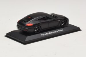 Porsche Panamera 970 Turbo Mat Črna Maxichamps 1:43 940062370 Kovina – slika 2 od 4