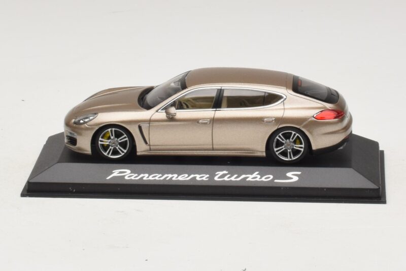 Porsche Panamera 970 Turbo S Bronasta Metalik Minichamps 1:43 Porsche Panamera 970 Turbo S Bronasta Metalik Minichamps 1:43 WAP0200600E Kovina