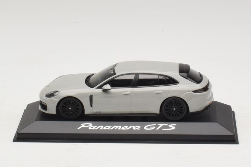Porsche Panamera GTS 971 Chalk Grey Minichamps 1:43 Porsche Panamera GTS 971 Chalk Grey Minichamps 1:43 WAP0207640J Kovina