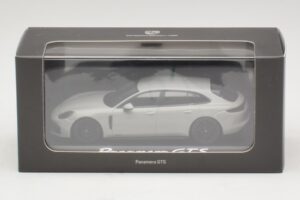Porsche Panamera GTS 971 Chalk Grey Minichamps 1:43 WAP0207640J Kovina – slika 4 od 4
