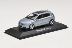 Vauxhall Astra H Sedan Svetlo Moder Kovinski Minichamps 1:43 ASTRA007 Kovina – slika 2 od 4