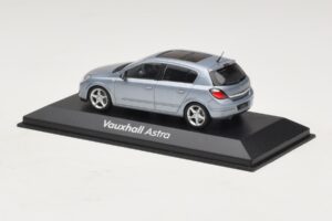 Vauxhall Astra H Sedan Svetlo Moder Kovinski Minichamps 1:43 ASTRA007 Kovina – slika 3 od 4
