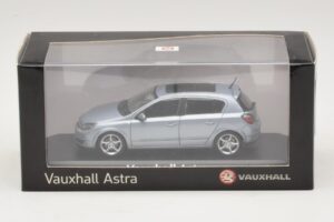 Vauxhall Astra H Sedan Svetlo Moder Kovinski Minichamps 1:43 ASTRA007 Kovina – slika 4 od 4