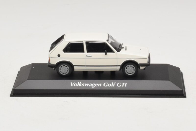 Volkswagen Golf GTI Mk1 Bel Maxichamps 1:43 Volkswagen Golf GTI Mk1 Bel Maxichamps 1:43 940055171 Kovina