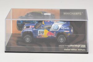 Volkswagen Race Touareg Red Bull #310 J. Kleinschmidt / F. Pons Dakar Rally 2005 Minichamps 1:43 436055310 Kovina – slika 4 od 5