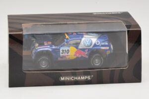 Volkswagen Race Touareg Red Bull #310 J. Kleinschmidt / F. Pons Dakar Rally 2005 Minichamps 1:43 436055310 Kovina – slika 5 od 5