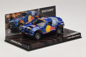Volkswagen Race Touareg Red Bull Presentation Essen Motor Show 2004 Minichamps 1:43 436045300 Kovina – slika 2 od 5