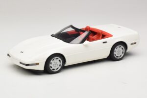 Chevrolet Corvette C4 Kabriolet Arctic White GT Spirit 1:18 GT580 Smola