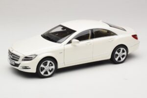 Mercedes CLS C218 kupe Brilliant White Metallic Norev 1:18 Mercedes CLS C218 kupe Brilliant White Metallic Norev 1:18 183943 Kovina