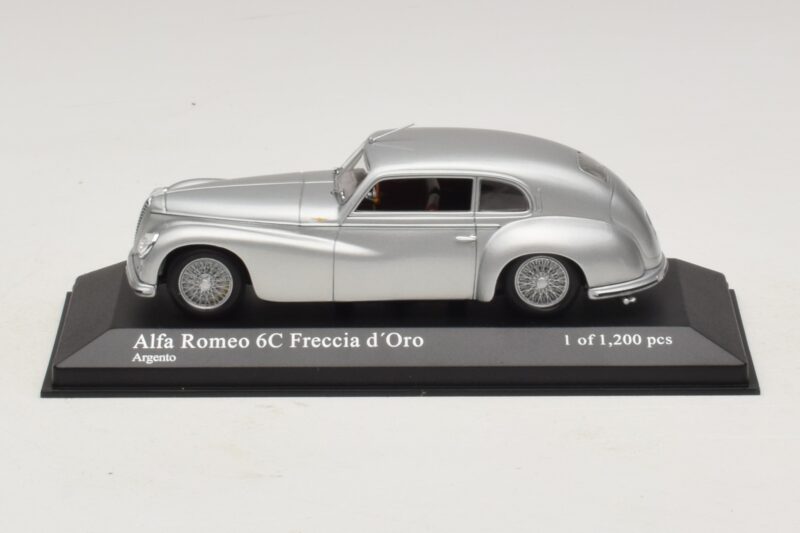 Alfa Romeo 6C 2500 Freccia d'Oro Srebrn Minichamps 1:43 Alfa Romeo 6C 2500 Freccia d'Oro Srebrn Minichamps 1:43 400120480 Kovina