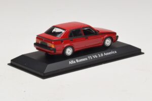Alfa Romeo 75 V6 3.0 America Rdeč Maxichamps 1:43 940120461 Kovina – slika 2 od 5