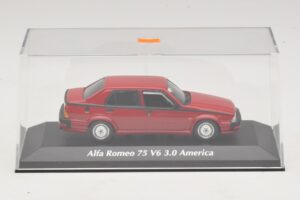 Alfa Romeo 75 V6 3.0 America Rdeč Maxichamps 1:43 940120461 Kovina – slika 4 od 5