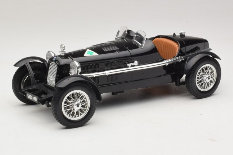 Alfa Romeo 8C Monza Črn Bburago 1:18 Alfa Romeo 8C Monza Črn Bburago 1:18 3014-P1 Kovina