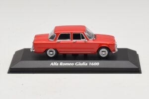 Alfa Romeo Giulia 1600 Rdeč Maxichamps 1:43 Alfa Romeo Giulia 1600 Rdeč Maxichamps 1:43 940120901 Kovina