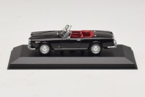 Alfa Romeo Giulia Spider Črn Minichamps 1:43 Alfa Romeo Giulia Spider Črn Minichamps 1:43 400120730 Kovina