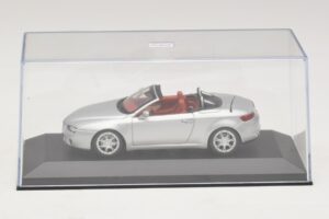 Alfa Romeo Giulia Spider Srebrn Minichamps 1:43 400120731 Kovina – slika 4 od 5