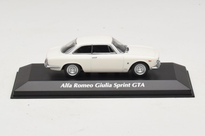 Alfa Romeo Giulia Sprint GTA Bel Maxichamps 1:43 940120441 Kovina
