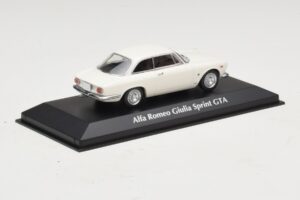 Alfa Romeo Giulia Sprint GTA Bel Maxichamps 1:43 940120441 Kovina – slika 2 od 5
