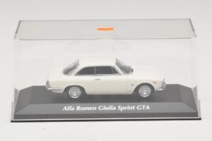 Alfa Romeo Giulia Sprint GTA Bel Maxichamps 1:43 940120441 Kovina – slika 4 od 5