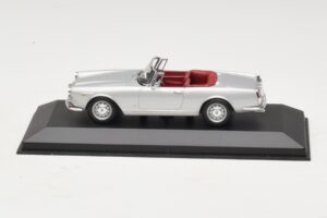 Alfa Romeo Spider 916 3.2 V6 24V Srebrn Minichamps 1:43 Alfa Romeo Spider 916 3.2 V6 24V Srebrn Minichamps 1:43 400120330 Kovina