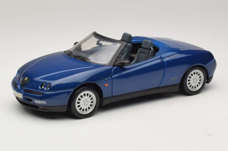 Alfa Romeo Spider 916 Moder Maisto 1:18 31831 Kovina