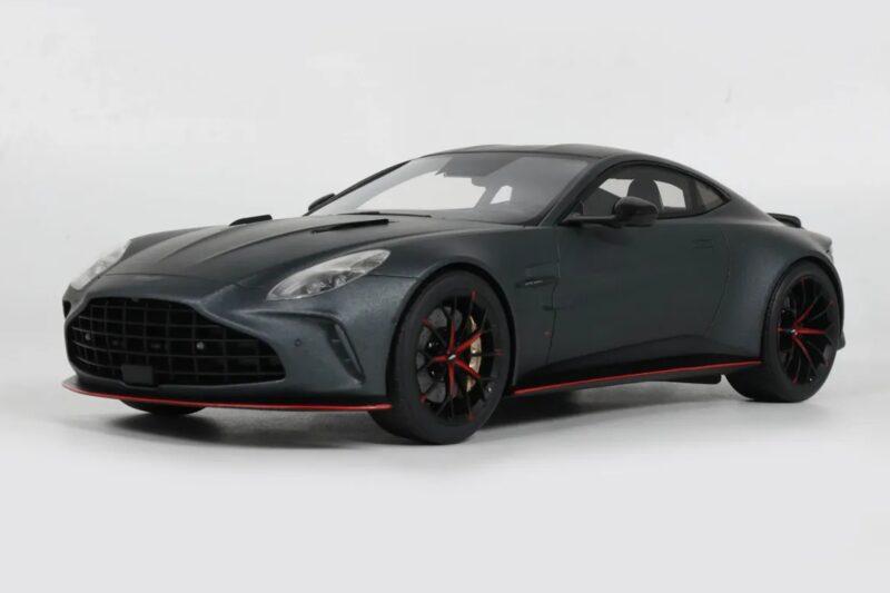Aston Martin Vantage S Satin Xenon Grey GT Spirit 1:18 Aston Martin Vantage S Satin Xenon Grey GT Spirit 1:18 GT1017 Smola