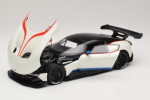 Aston Martin Vulcan Stratus White Z Modrimi in Rdečimi Progami AUTOart 1:18 70261 Kompozit – slika 2 od 8