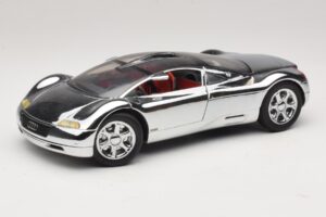 Audi Avus Quattro Chrome Silver Revell 1:18 08830 Kovina