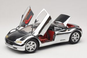 Audi Avus Quattro Chrome Silver Revell 1:18 08830 Kovina – slika 2 od 8