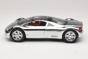 Audi Avus Quattro Chrome Silver Revell 1:18 08830 Kovina – slika 4 od 8