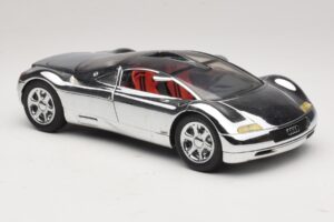 Audi Avus Quattro Chrome Silver Revell 1:18 08830 Kovina – slika 6 od 8