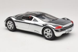 Audi Avus Quattro Chrome Silver Revell 1:18 08830 Kovina – slika 7 od 8
