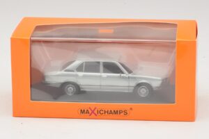BMW 520 E12 Svetlo Modra Metalik Maxichamps 1:43 940023002 Diecast – slika 5 od 5