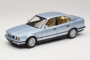 BMW 535i E34 Svetlo Modra Metalik Minichamps 1:18 100024007 Kovina
