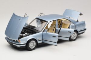 BMW 535i E34 Svetlo Modra Metalik Minichamps 1:18 100024007 Kovina – slika 2 od 8