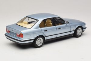 BMW 535i E34 Svetlo Modra Metalik Minichamps 1:18 100024007 Kovina – slika 3 od 8