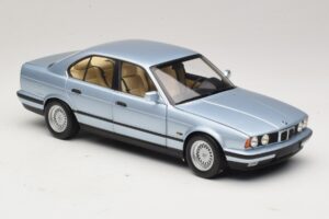 BMW 535i E34 Svetlo Modra Metalik Minichamps 1:18 100024007 Kovina – slika 6 od 8