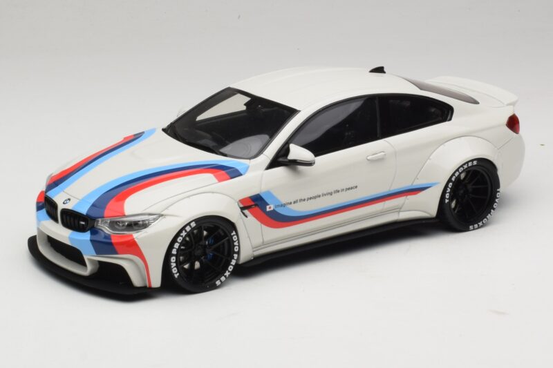 BMW M4 F82 Liberty Walk Nadomestna Škatla GT Spirit 1:18 BMW M4 F82 Liberty Walk Nadomestna Škatla GT Spirit 1:18 GT067-R1 Smola