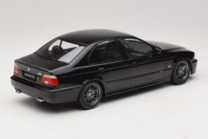 BMW M5 E39 Črn KK-Scale 1:18 KKDC181623 Kovina – slika 2 od 6